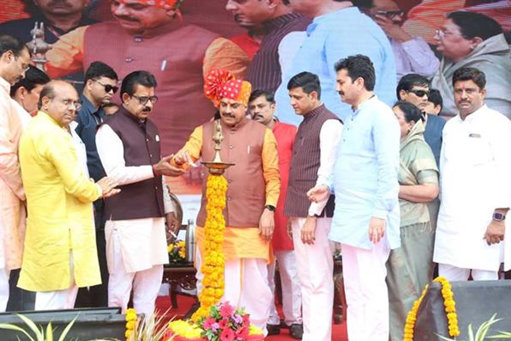 मुख्यमंत्री ने गांधी-शास्त्री जयंती पर इंदौर में किया सेवा पखवाड़े का समापन