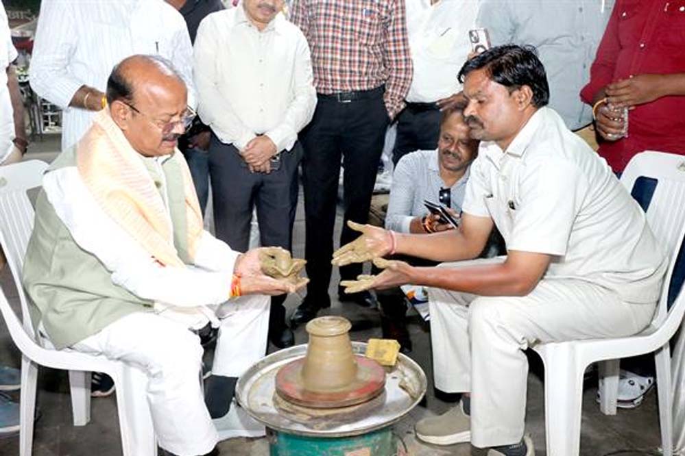 राज्यमंत्री जायसवाल ने किया स्वदेशी उत्पादों के प्रयोग का आह्वान