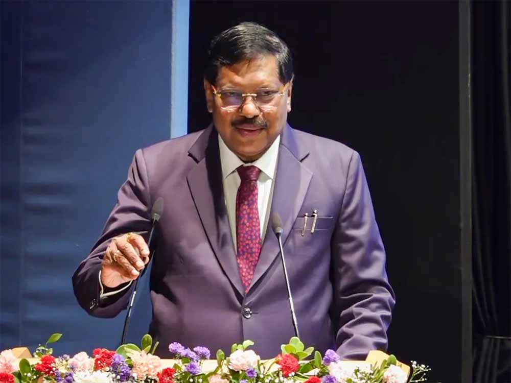 CJI गवई की प्रतिक्रिया सामने आई, सुप्रीम कोर्ट में जूताकांड ने मचाई हलचल