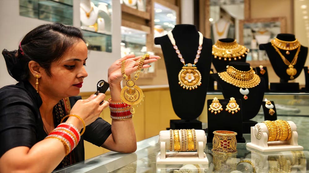 Gold-Silver Rate Today: सोना ₹3200 और चांदी ₹3800 गिरी, निवेशकों में मची हलचल