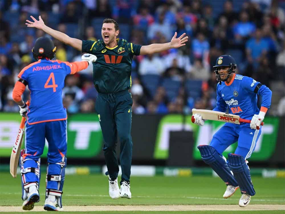 मेलबर्न में भारत की मुश्किलें बढ़ीं, ऑस्ट्रेलियाई बल्लेबाजों ने गेंदबाजों की धोई धुलाई