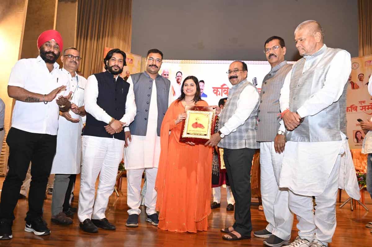 राज्य स्तरीय काव्य प्रतियोगिता में निधि, मीरा और अलीशा बनीं विजेता, मुख्यमंत्री विष्णु देव साय और उप मुख्यमंत्री अरुण साव ने किया पुरस्कृत