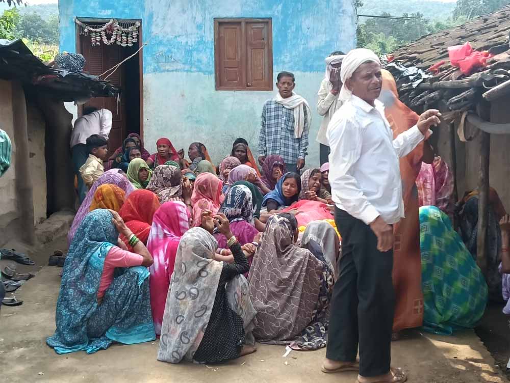 मध्यप्रदेश के खंडवा में दुर्गा प्रतिमा विसर्जन हादसा, 11 पीड़ितों की अंतिम विदाई