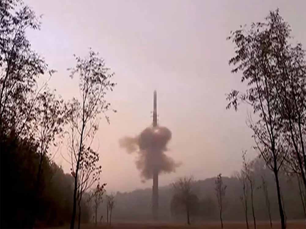 APEC से पहले North Korea ने दागी बैलिस्टिक मिसाइलें, ट्रंप दौरे पर सस्पेंस बढ़ा