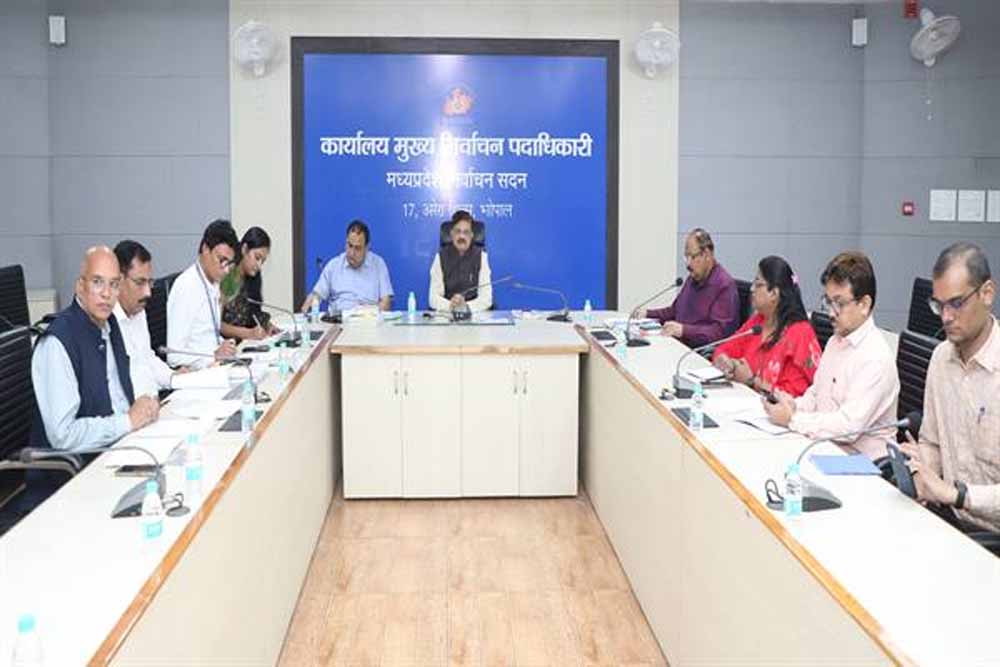 भारत निर्वाचन आयोग के निर्देशों का अधिकारी अनिवार्य रूप से करें पालन