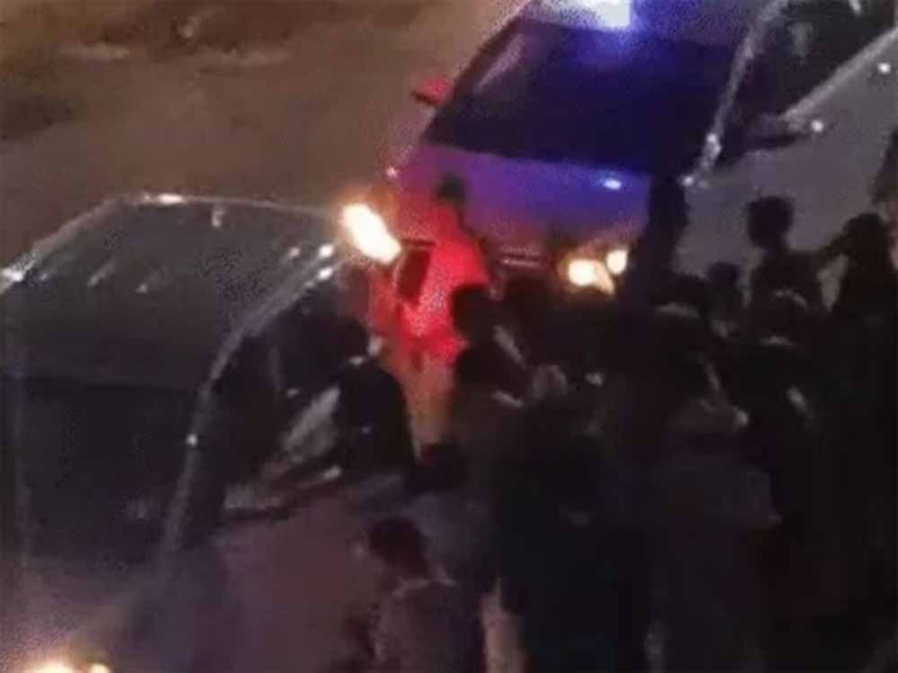 गजब दुस्साहस! मंत्री के काफिले को रोकने निकले तीन युवक, पुलिस ने एक को दबोचा