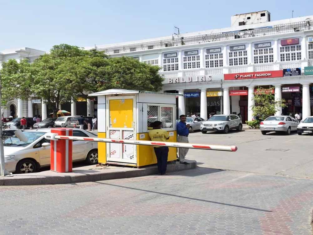 दिल्ली में पार्किंग फीस में उछाल: NDMC ने ऑफ-रोड व इनडोर पार्किंग का शुल्क दोगुना किया — 29 अक्टूबर से