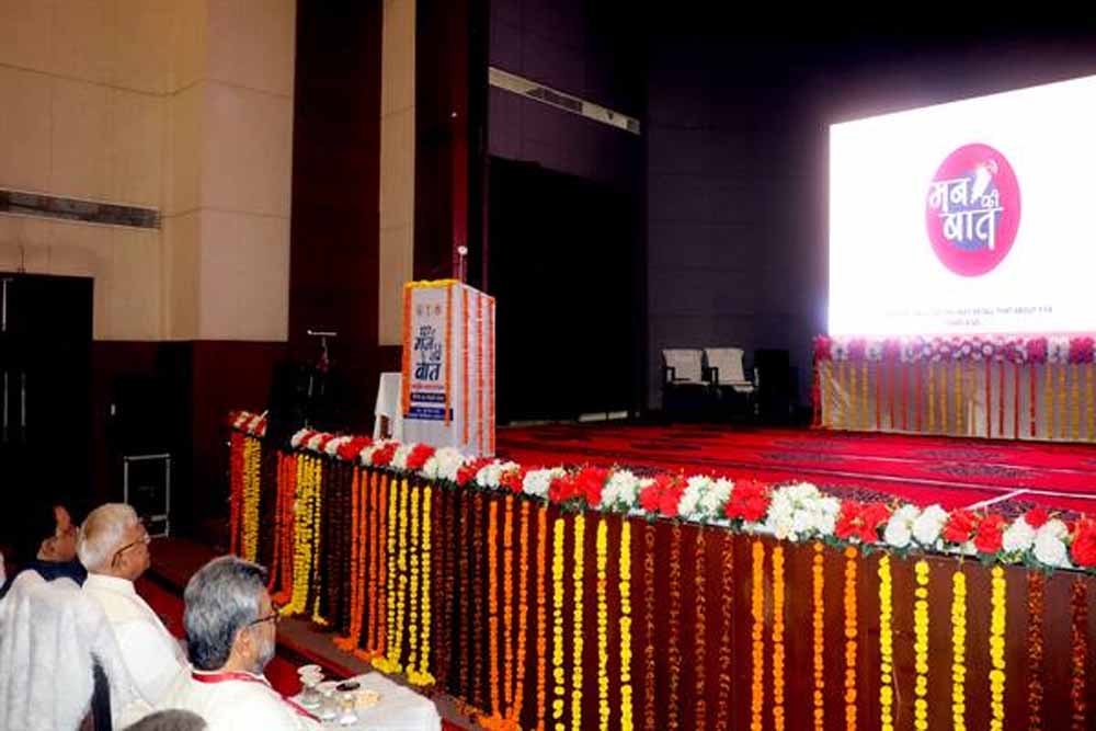 राज्यपाल पटेल ने कहा- पुस्तकीय ज्ञान के साथ समसामयिक जानकारी जरूरी