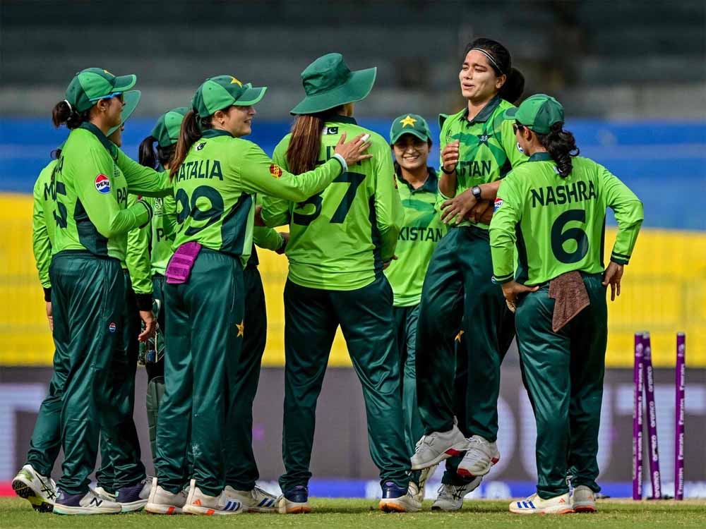 पाकिस्तान की हार के बाद PCB का बड़ा फैसला, फातिमा ब्रिगेड के खाते पर पड़ी रोक