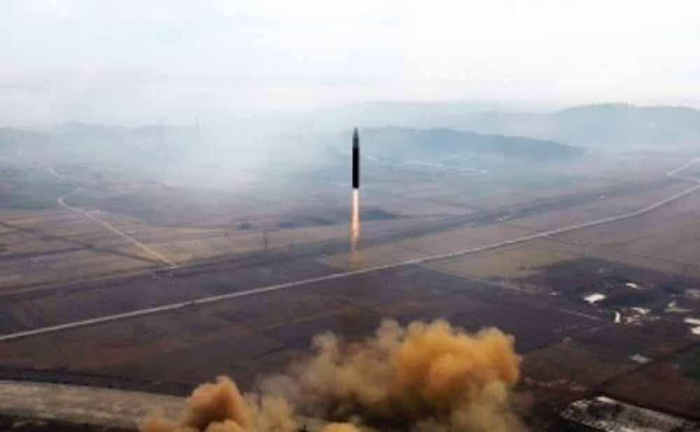 तनाव बढ़ा: रूस-यूएस परमाणु दांव — क्रूज़ मिसाइल टेस्ट के बाद दोनों देशों के पास कितने परमाणु बॉम्ब हैं?