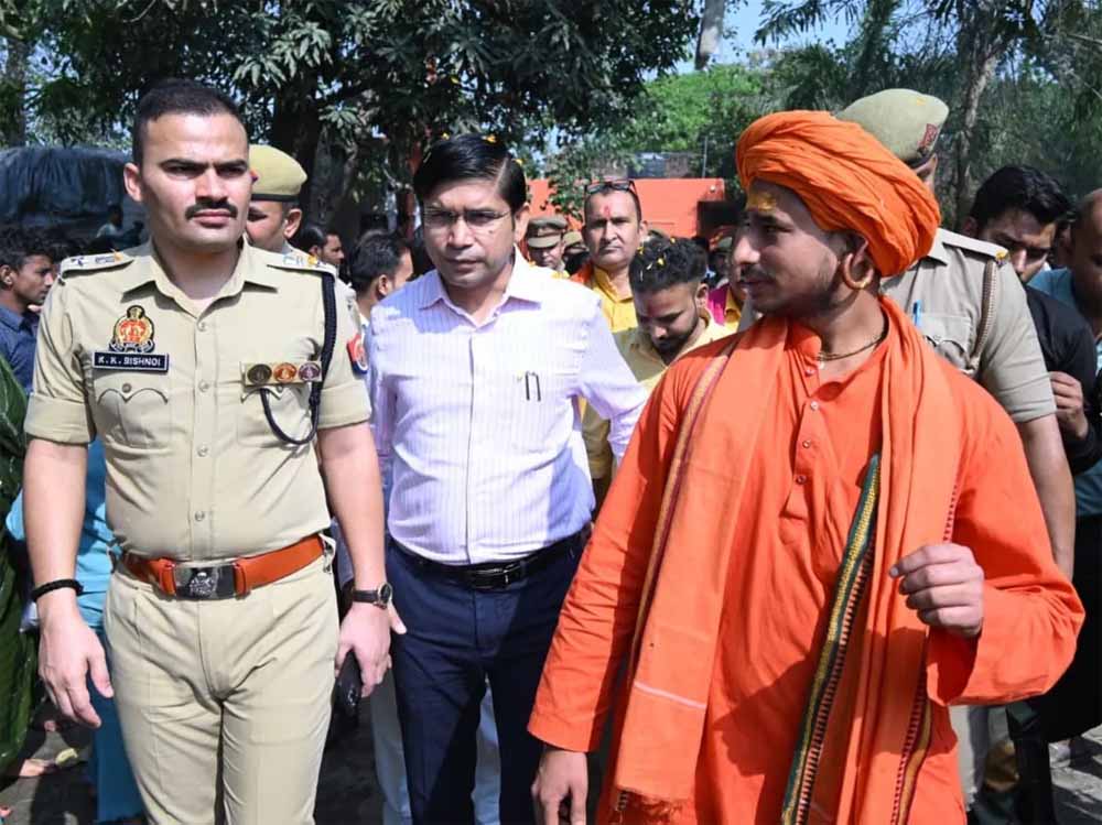 46 साल की खामोशी के बाद संभल में गूंजे जयकारे, 24 कोसी परिक्रमा ने भरा नगर