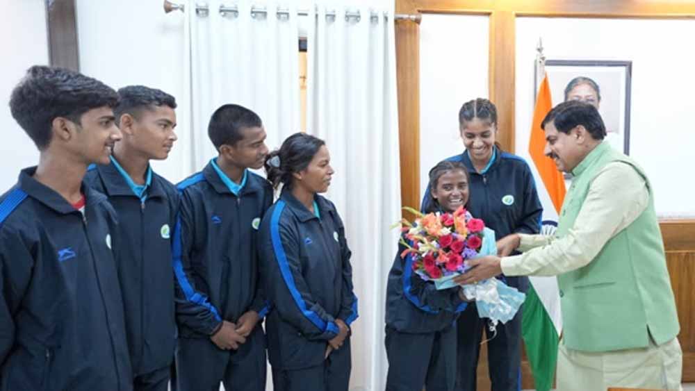 सीएम मोहन यादव से मिले ‘मिनी ब्राजील’ विचारपुर के युवा खिलाड़ी, जर्मनी यात्रा से पहले उत्साहित