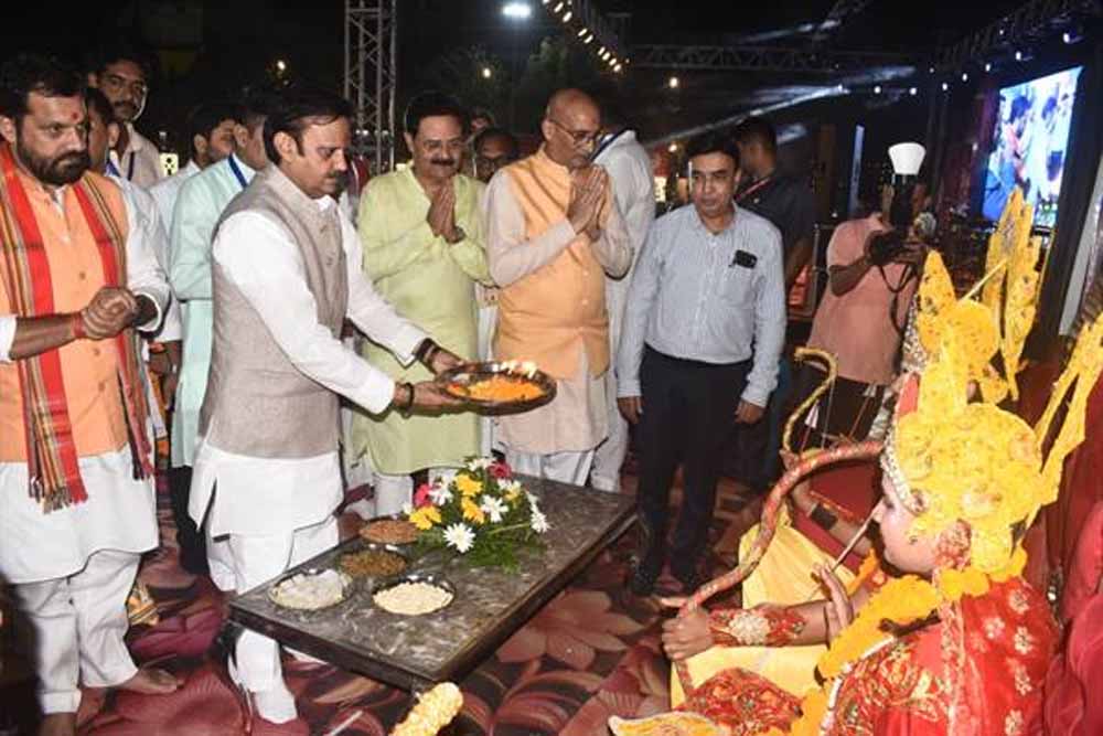 भरत मिलाप कार्यक्रम में शामिल हुए उप मुख्यमंत्री शुक्ल