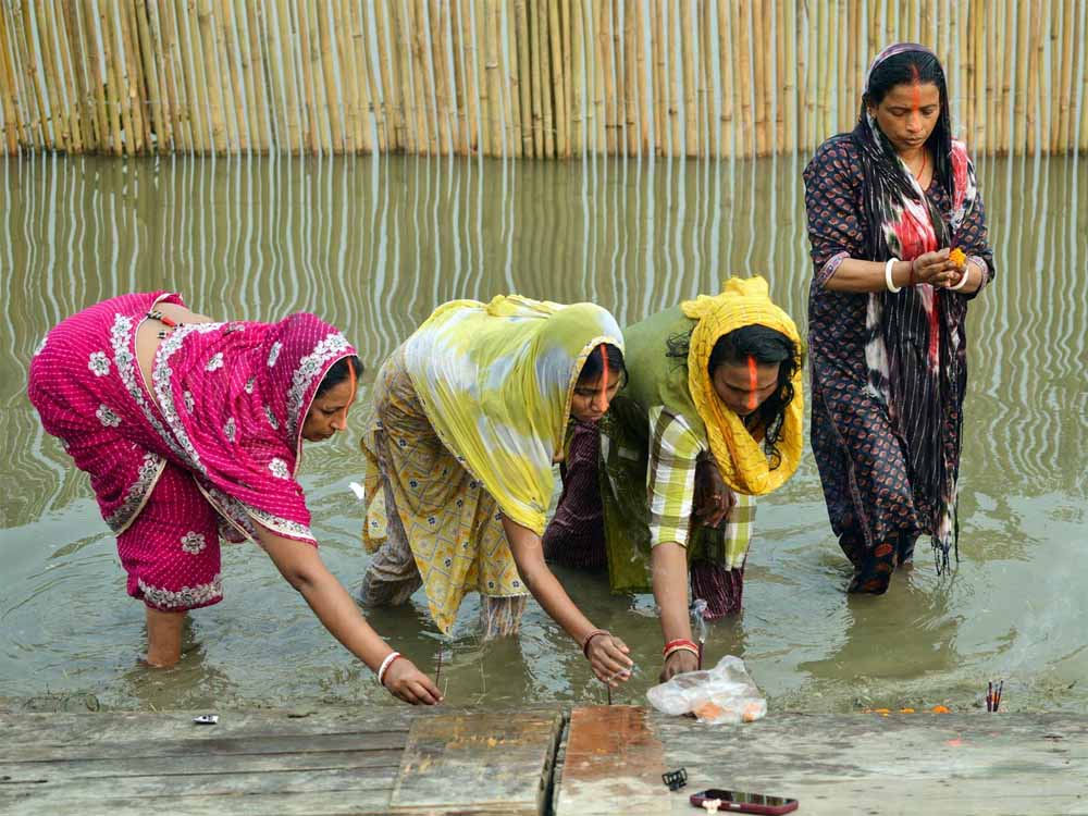 छठ से पहले दिल्ली में यमुना सफाई पर सियासी बयानबाजी, मंत्री ने कहा कुछ और ही सच