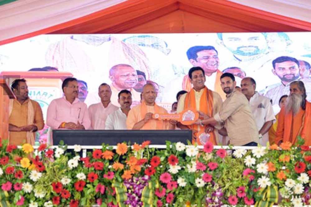 गरीब परिवारों का घर का सपना हुआ साकार, सीएम योगी ने गोरखपुर में दीपावली से पहले दिया खास तोहफा