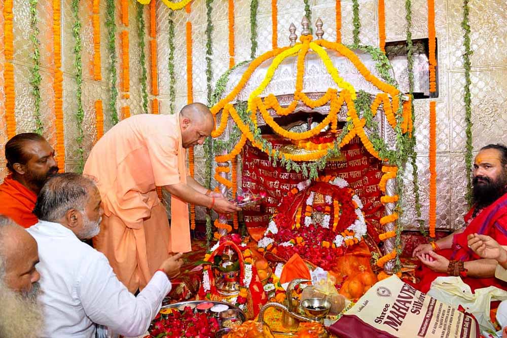 मुख्यमंत्री योगी आदित्यनाथ ने गाजीपुर में प्रबुद्धजन संवाद संगम कार्यक्रम में की शिरकत