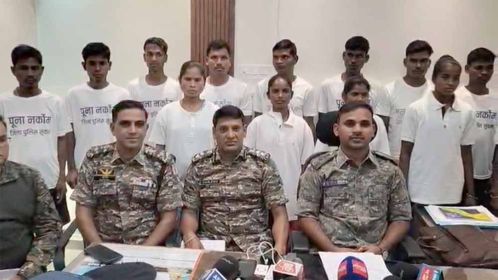 छत्तीसगढ़ में बड़ी कामयाबी: 48 लाख के इनामी 15 सक्रिय माओवादियों ने किया आत्मसमर्पण