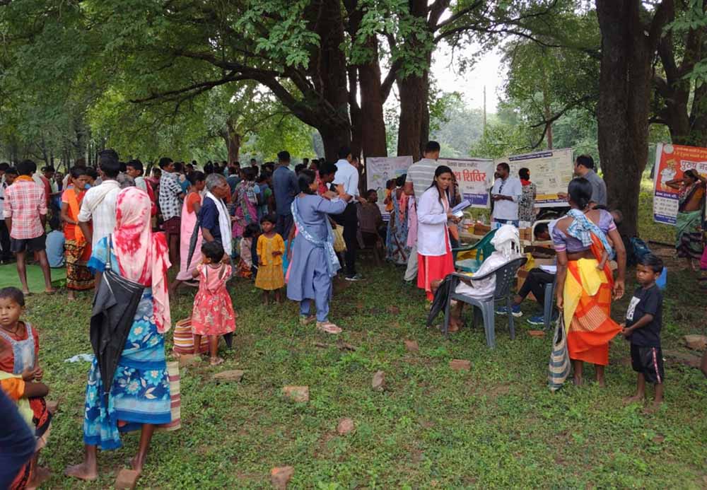 विकास की नई राह: बीजापुर के माओवाद प्रभावित गांवों में पहली बार लगा मेगा हेल्थ कैंप