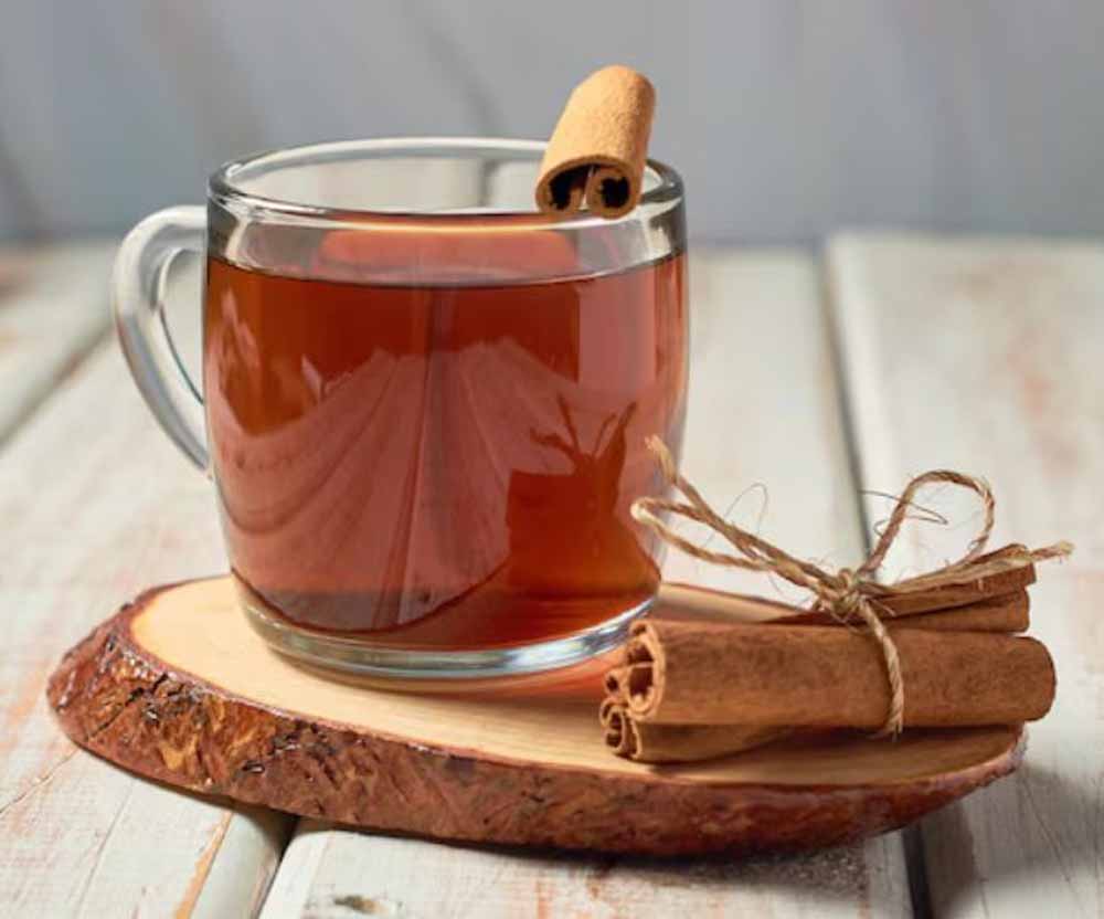 सुबह खाली पेट बस एक गिलास दालचीनी पानी—शुगर और फैट दोनों रहेंगे कंट्रोल में