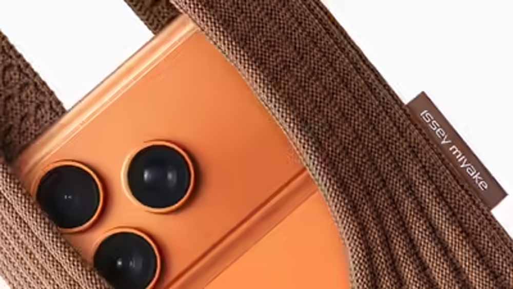 Apple का नया कारनामा: अब iPhone भी पहनेगा मोजे, कीमत ₹20,300