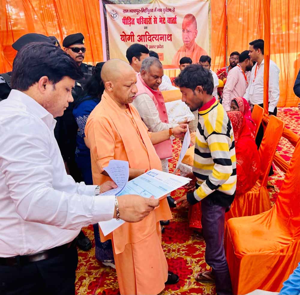 सीएम योगी ने बहराइच में नाव हादसे से प्रभावित परिवारों से की मुलाकात, बोले- सरकार हर कदम पर उनके साथ
