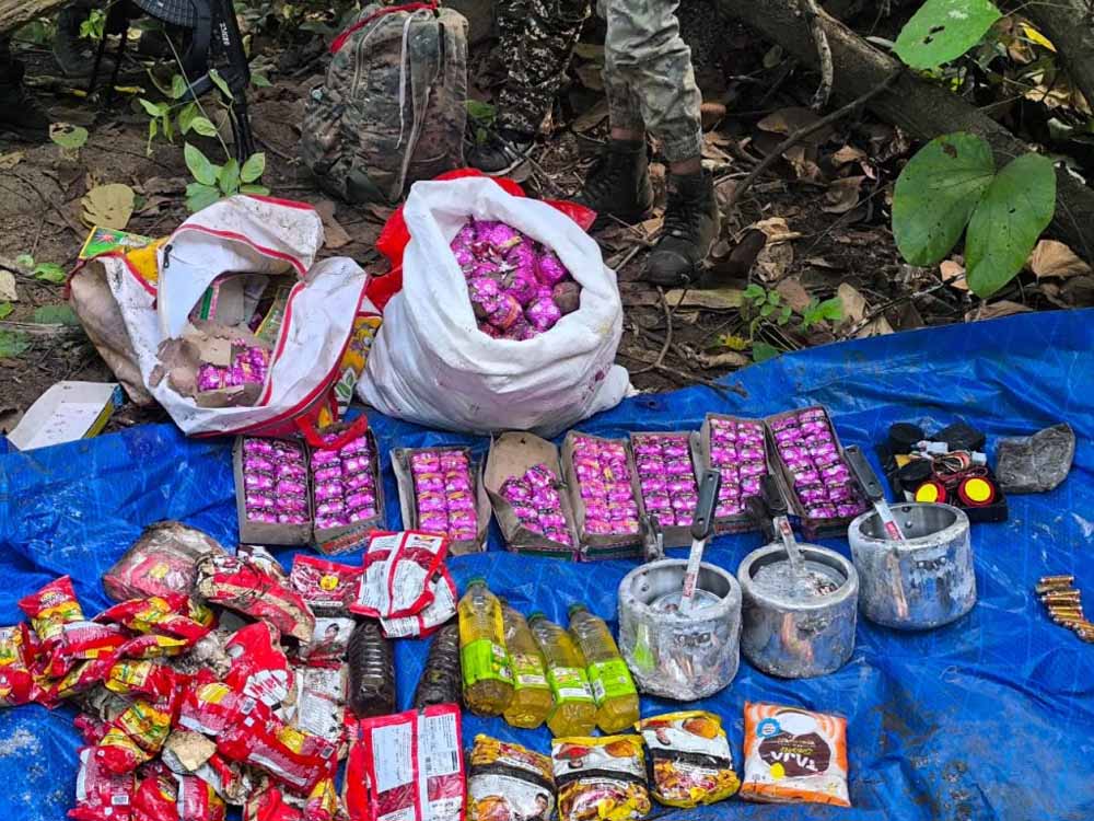 नक्सल विरोधी अभियान में सफलता, पुलिस ने जंगलों से मिला विस्फोटकों का बड़ा जखीरा