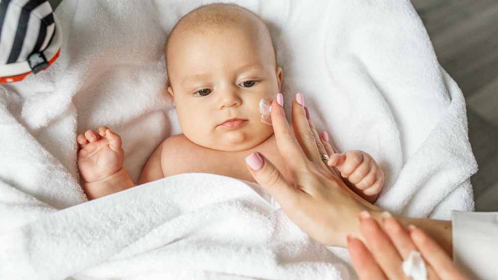 बच्चों की नाजुक त्वचा की देखभाल: अपनाएँ ये ज़रूरी टिप्स