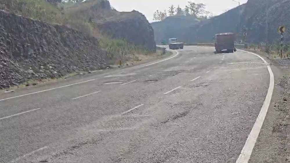 खराब सड़क निर्माण पर सख्त हाईकोर्ट: NHAI को नोटिस, सड़क सुधारने के निर्देश