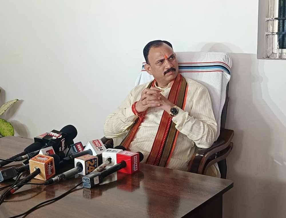 सरकारी अस्पतालों में घटिया दवाइयों का मामला: मंत्री जायसवाल ने दिए जांच के आदेश