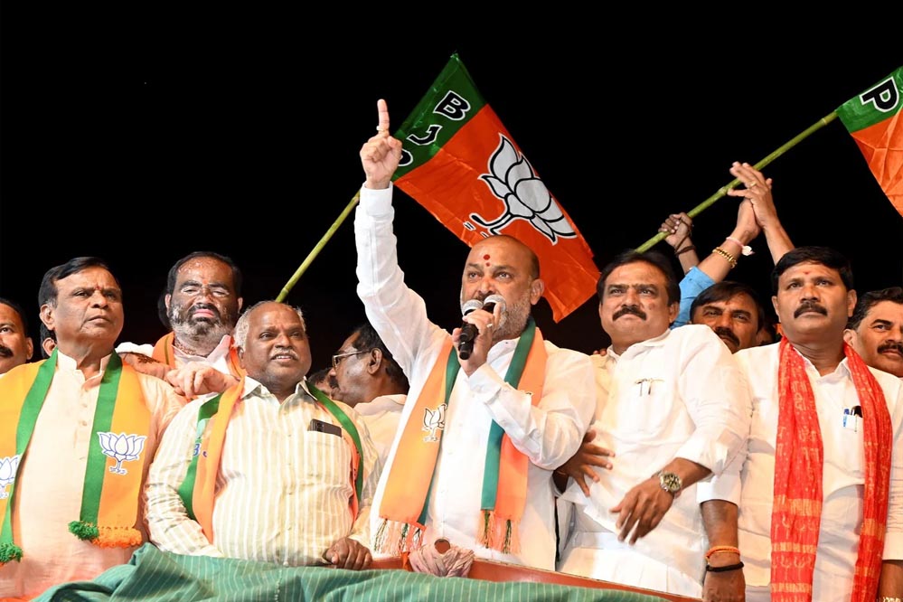 हैदराबाद में महिलाओं के साथ गंदा खेल? मंत्री ने AIMIM पर उठाए सवाल