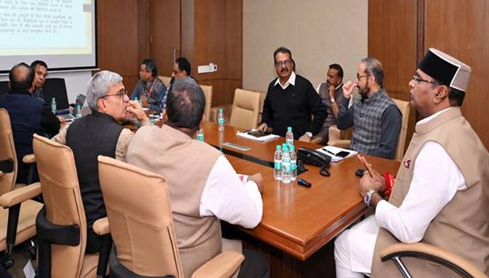 सहकारिता विभाग की समीक्षा बैठक में मंत्री सारंग ने ग्रामीण विकास योजनाओं पर की चर्चा