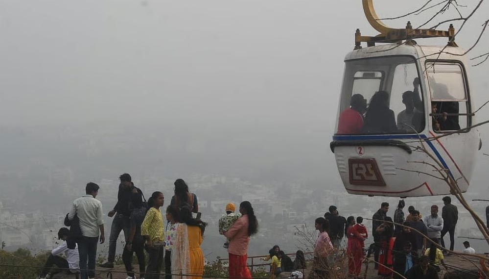 भोपाल-इंदौर सहित मध्यप्रदेश के कई शहरों में गिरा तापमान, ठिठुरते लोग