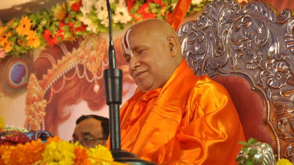 रामभद्राचार्य का बयान: भारत में रहना है तो बोलना होगा ‘जय श्री राम’