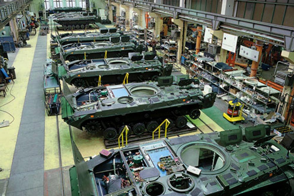 रक्षा उत्पादन बढ़ाने पर जोर, सरकार का लक्ष्य इस वर्ष 1.75 लाख करोड़ रुपए का