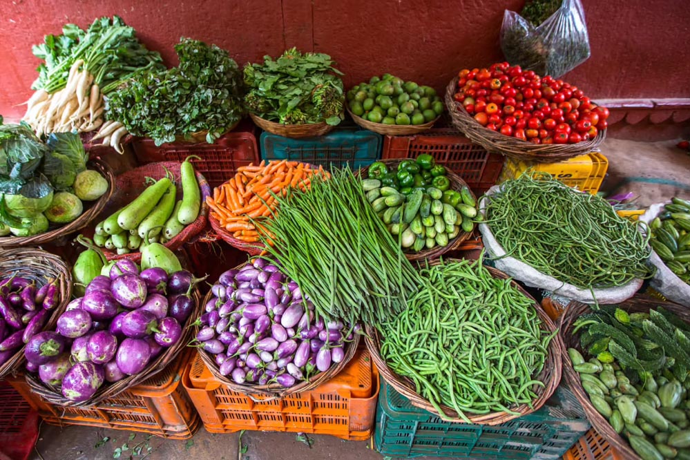 सप्लाई ठप होने से भोपाल में सब्जियों की महंगाई चरम पर, टमाटर और मटर की कीमतें भारी