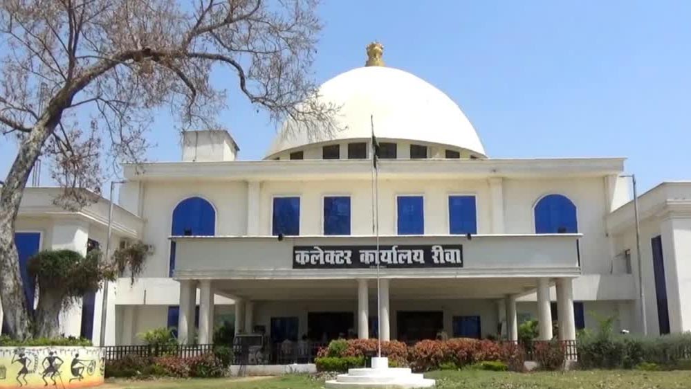 मतदाता सूची ‘SIR’ रिव्यू पर रीवा प्रशासन ने पेश किया अनोखा ऑफर, सरकारी कर्मचारियों को मुफ्त सुविधाएं