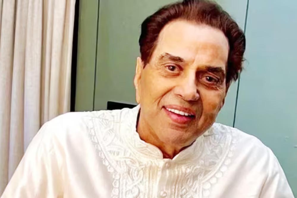 धर्मेंद्र नहीं रहे, बॉलीवुड के सितारे विले पार्ले श्मशान घाट पर अंतिम दर्शन के लिए पहुंचे