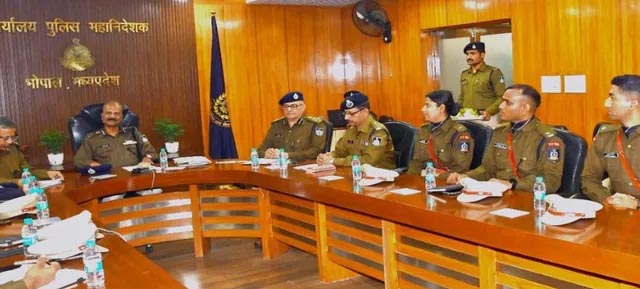 पुलिस वर्दी कर्तव्ये, समर्पण, साहस और सेवा का प्रतीहक – डीजीपी  मकवाणा