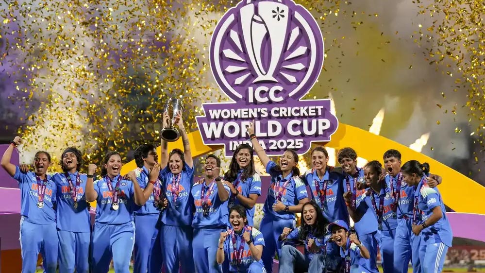 वर्ल्ड कप फाइनल में दीप्ति-शेफाली-हरमन का जलवा, जीत के बाद टीम इंडिया पर धनवर्षा