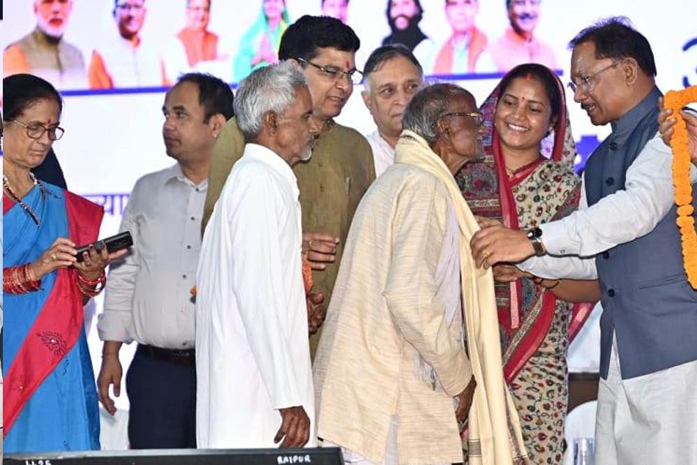 वरिष्ठ नागरिकों का आदर्श संरक्षण: छत्तीसगढ़ मॉडल सम्मान, सुरक्षा और कल्याण में अग्रणी