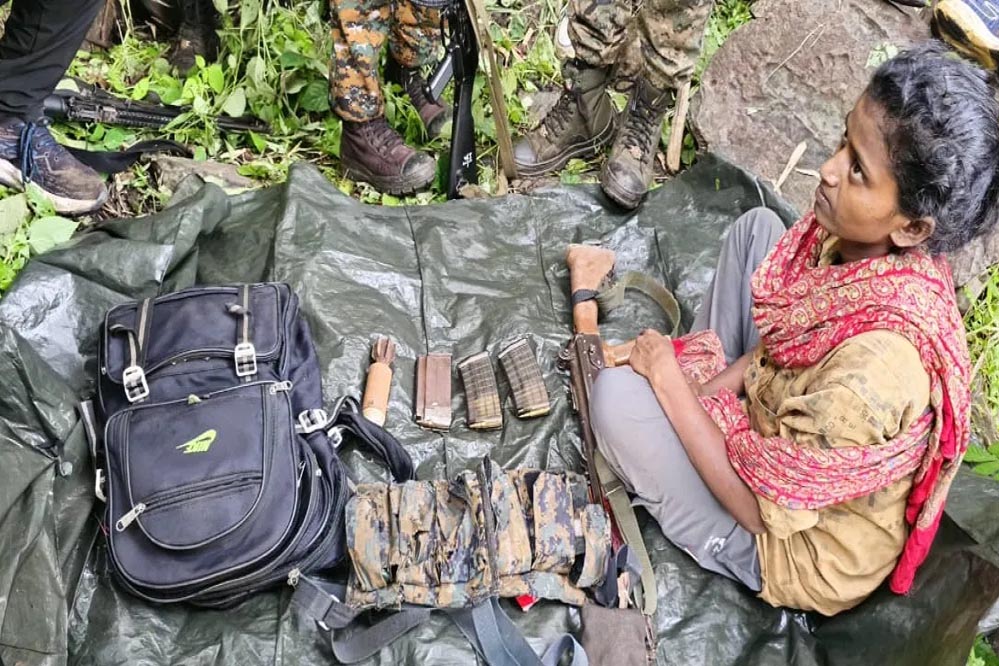 मध्य प्रदेश में इतिहास रचा सुनीता ने किया नक्सली सरेंडर, जानें क्यों मिली 4 लाख रुपये