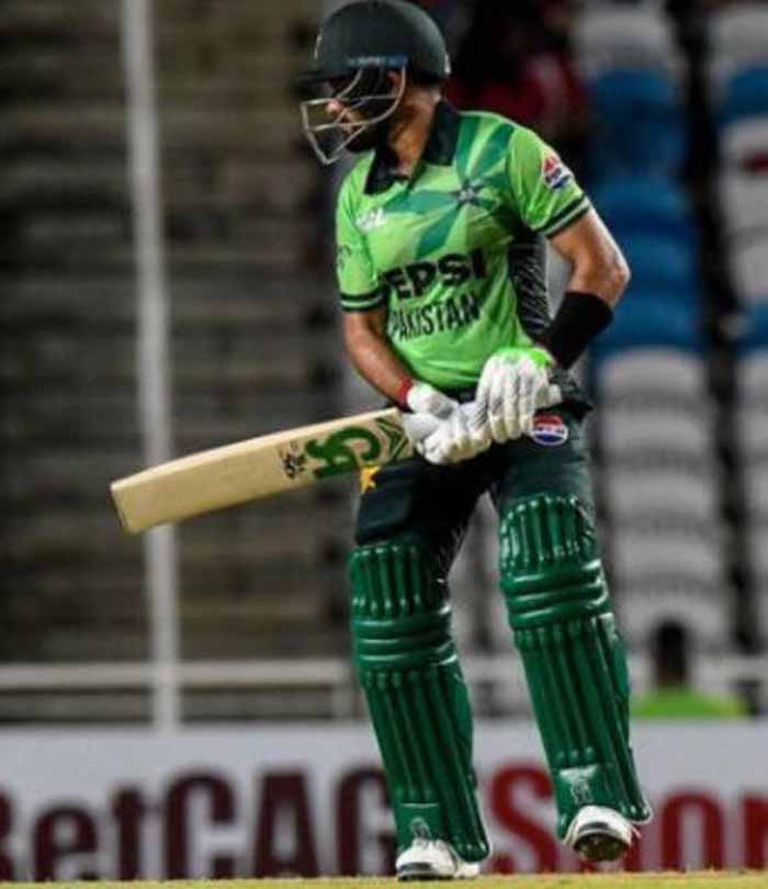 बाबर आजम की हरकत पर सख्त ICC: स्टंप्स तोड़े, जुर्माना और डिमेरिट प्वॉइंट्स लगे