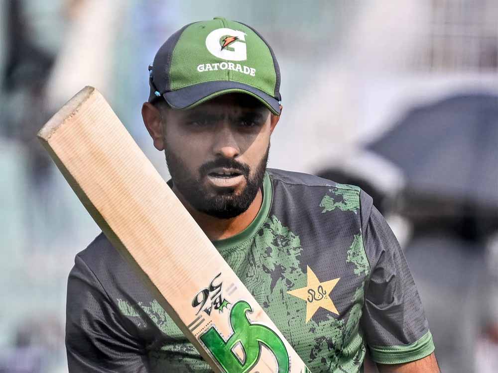 बाबर आज़म का करिश्मा जारी: सबसे तेज़ 15,000 रन पूरे कर क्रिकेट में दर्ज कराया नाम