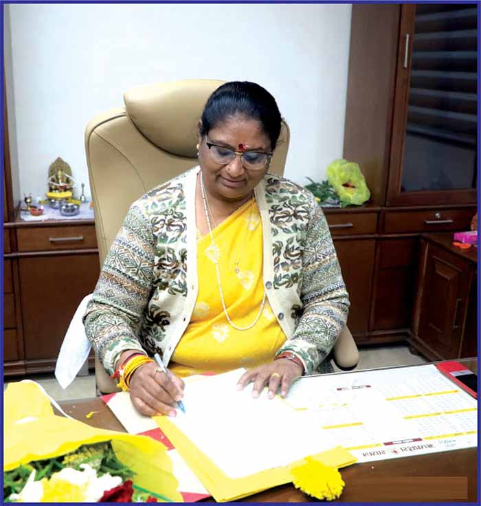 पीएम केयर्स और सीएम कोविड बाल सेवा योजना के बच्चों संग मंत्री सुश्री भूरिया ने किया भोजन, भेंट किए उपहार