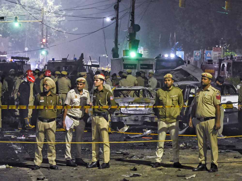 FSL रिपोर्ट का इंतजार: दिल्ली ब्लास्ट की जांच में 13 संदिग्धों से लगातार पूछताछ