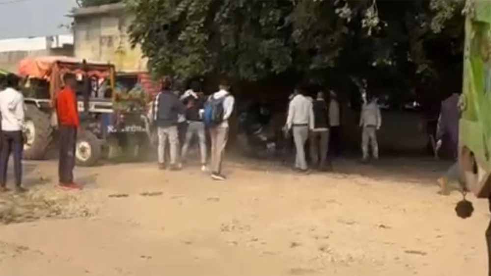 बाजरा तुलाई को लेकर मुरैना में हंगामा, किसानों की भिड़ंत का VIDEO सोशल मीडिया पर वायरल