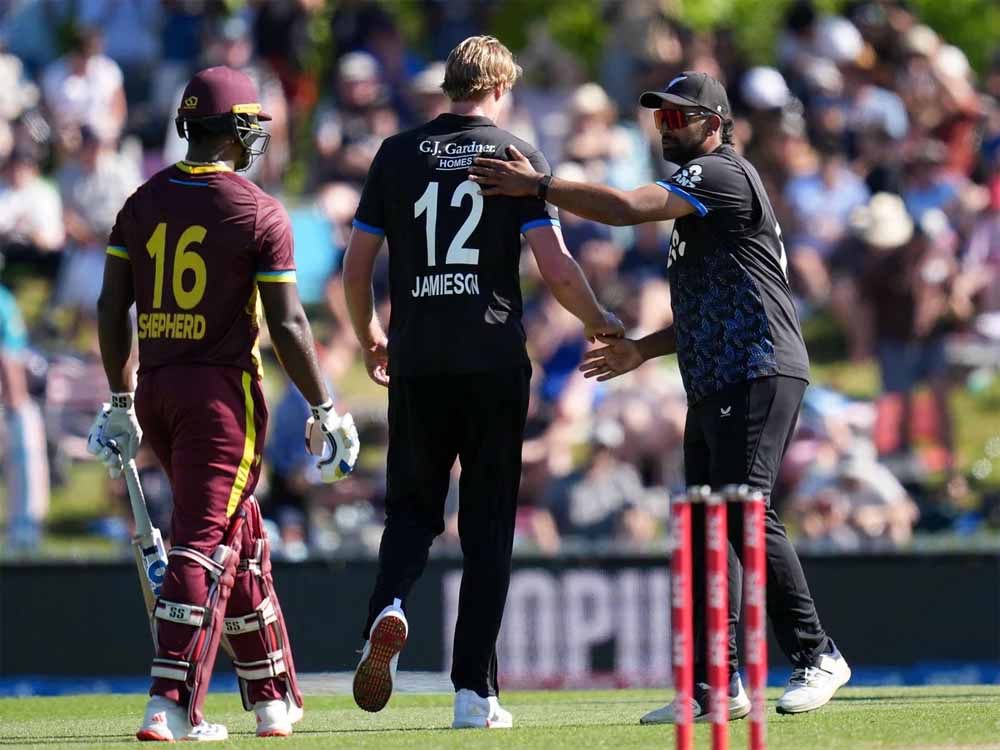 रोमांचक मुकाबले का विजेता न्यूजीलैंड, 2-1 से आगे; जैमीसन बने हीरो