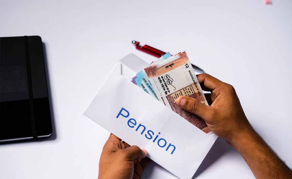 डिजिटल सुविधा से पेंशनरों को राहत: अब चंद रुपये खर्च कर, घर बैठे बनवाएं जीवन प्रमाण पत्र