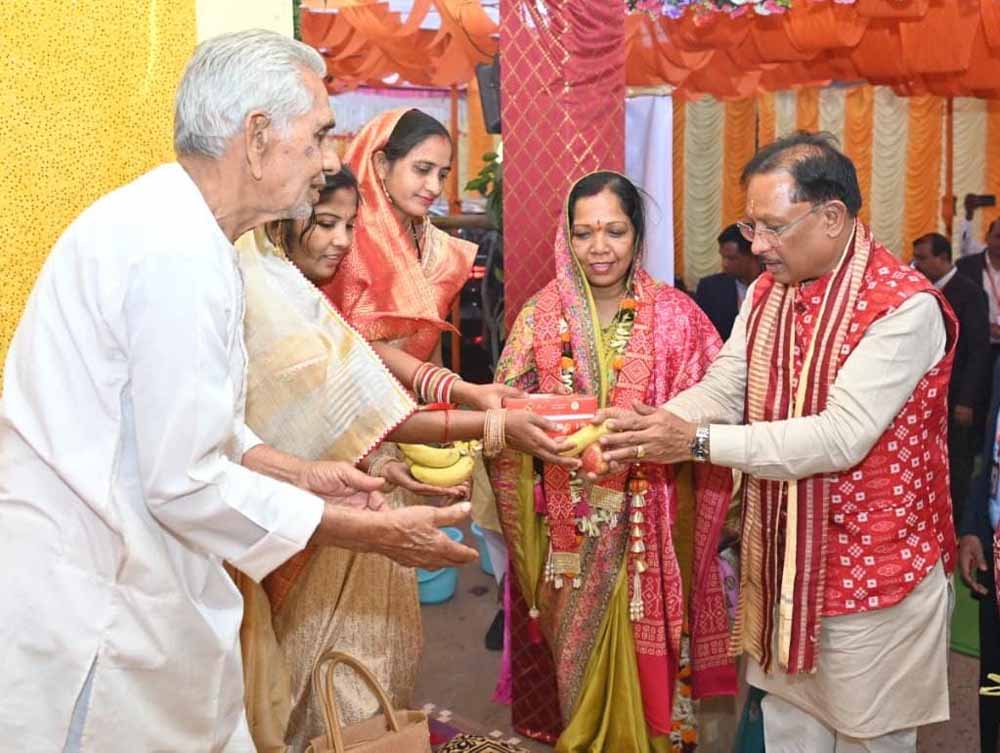 मुख्यमंत्री ने की ग्राम सलखंड में महतारी सदन बनाने की घोषणा