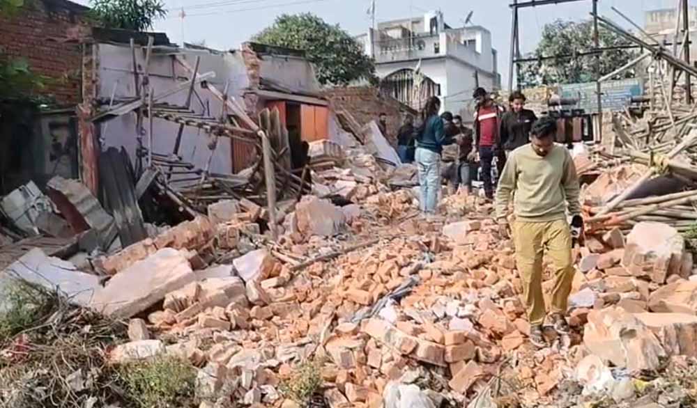 गोलीकांड के आरोपी के ठिकाने पर निगम की कार्रवाई, पुलिस सुरक्षा में बुलडोजर ने तोड़ा कब्जा